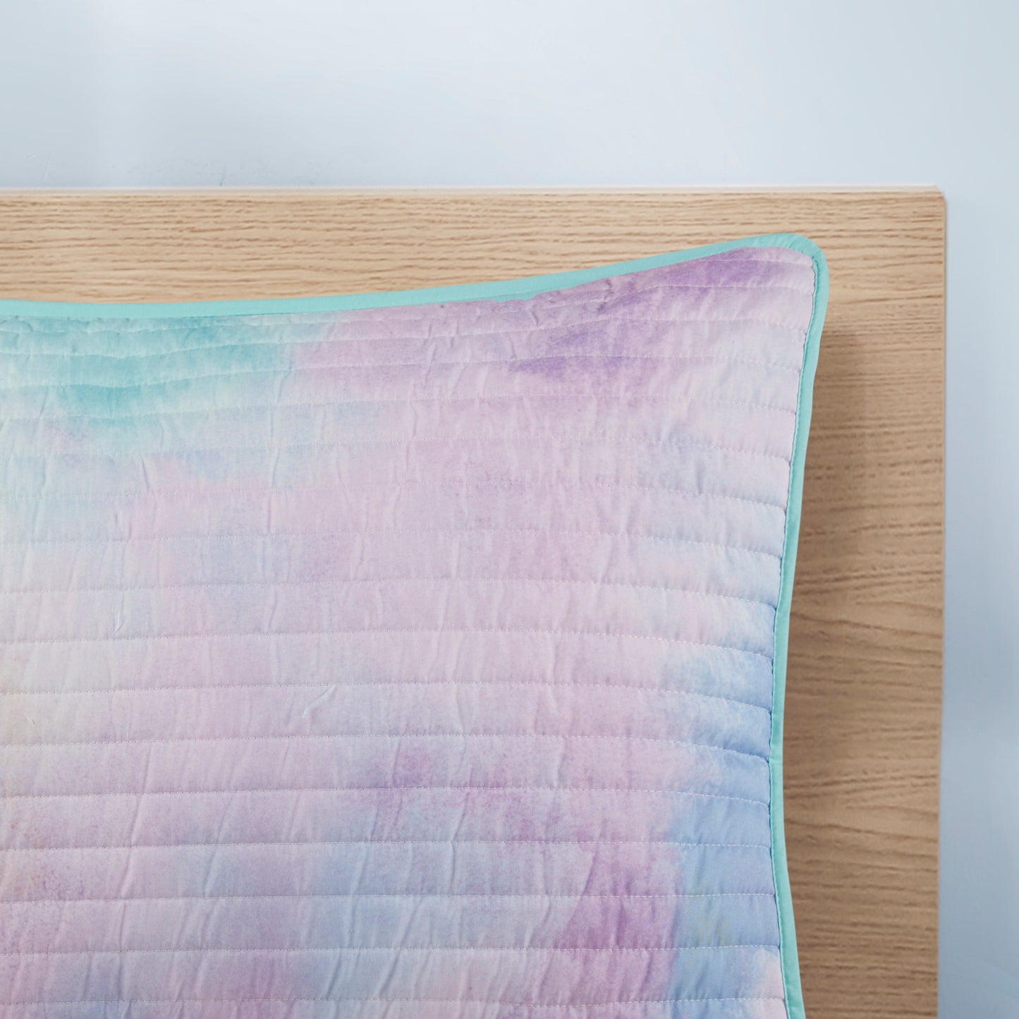 Intelligent Design Watercolor Tie Dye Printed Quilt Set with Throw Pillow