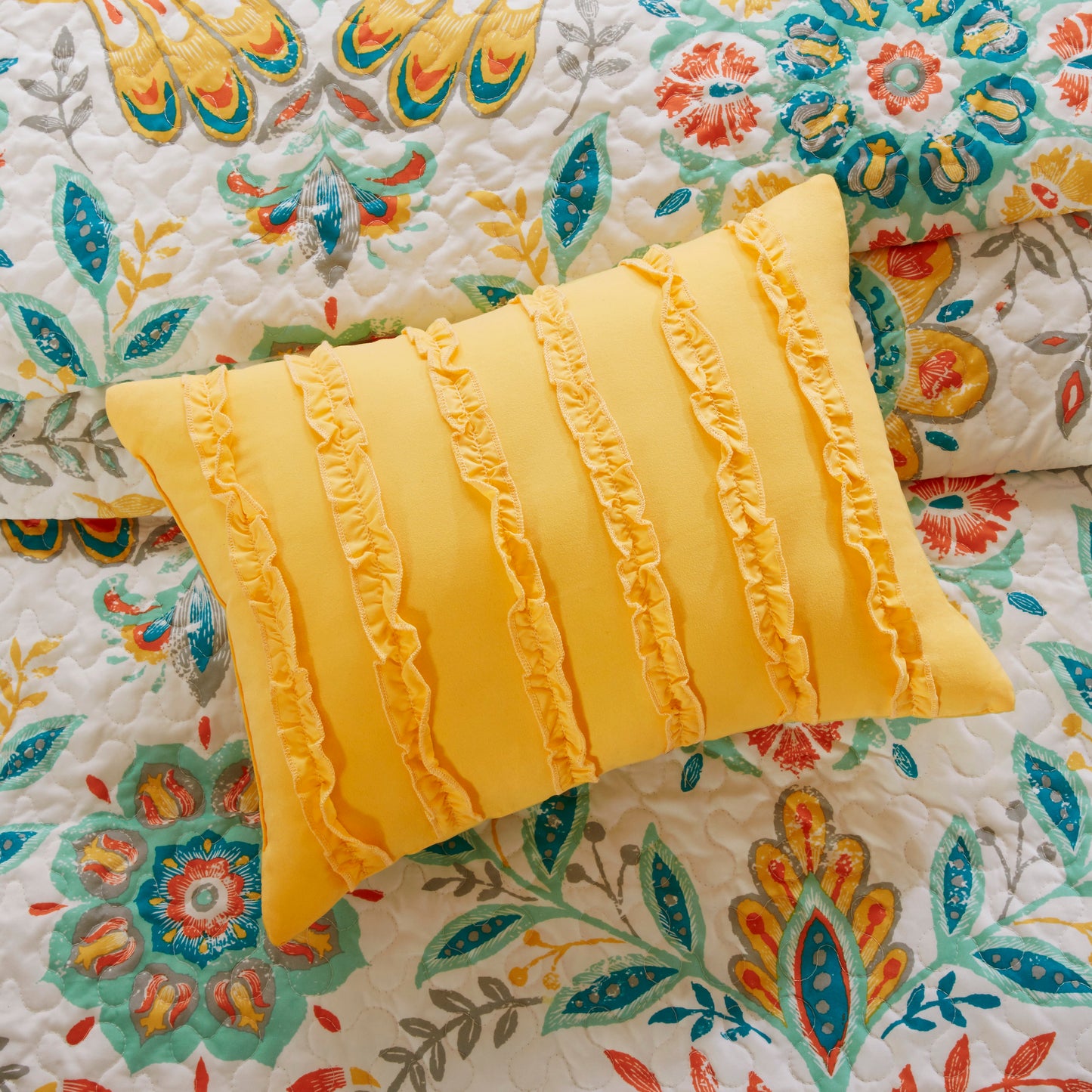 Intelligent Design Reversible Quilt Set with Throw Pillows