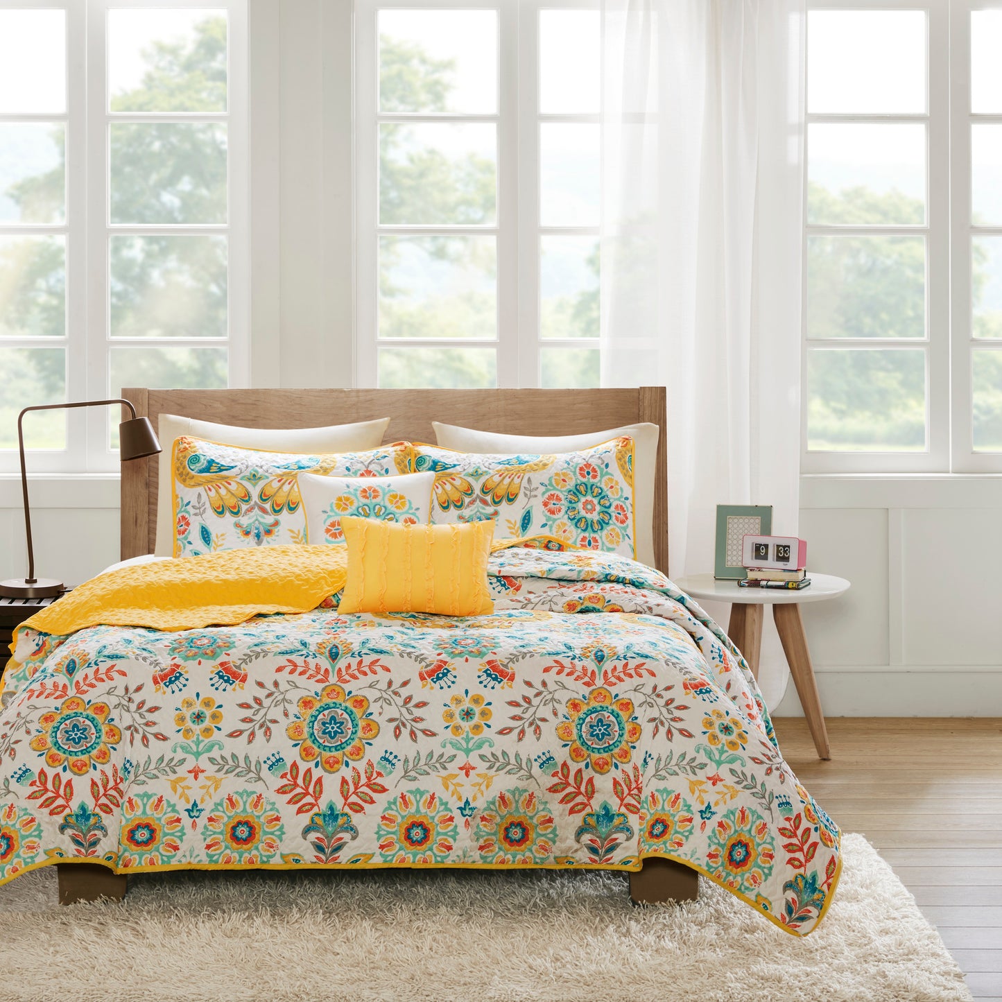 Intelligent Design Reversible Quilt Set with Throw Pillows