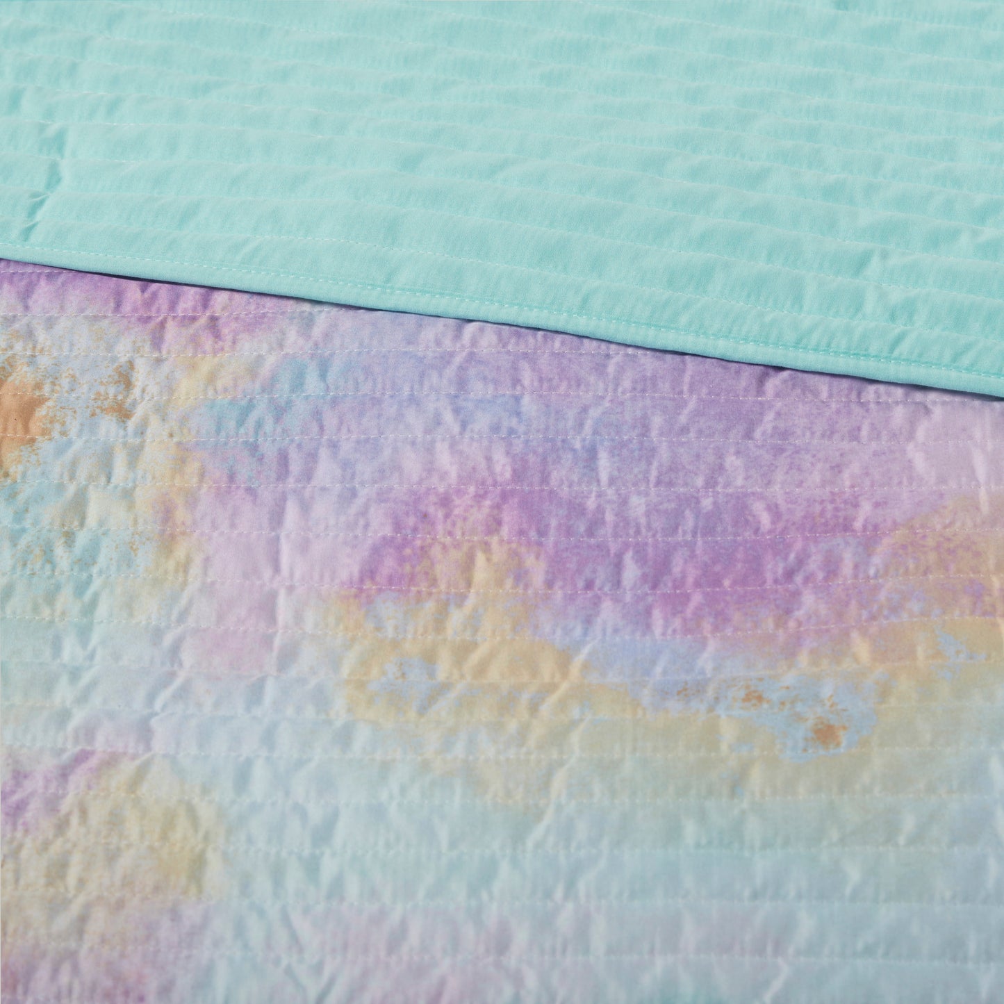 Intelligent Design Watercolor Tie Dye Printed Quilt Set with Throw Pillow