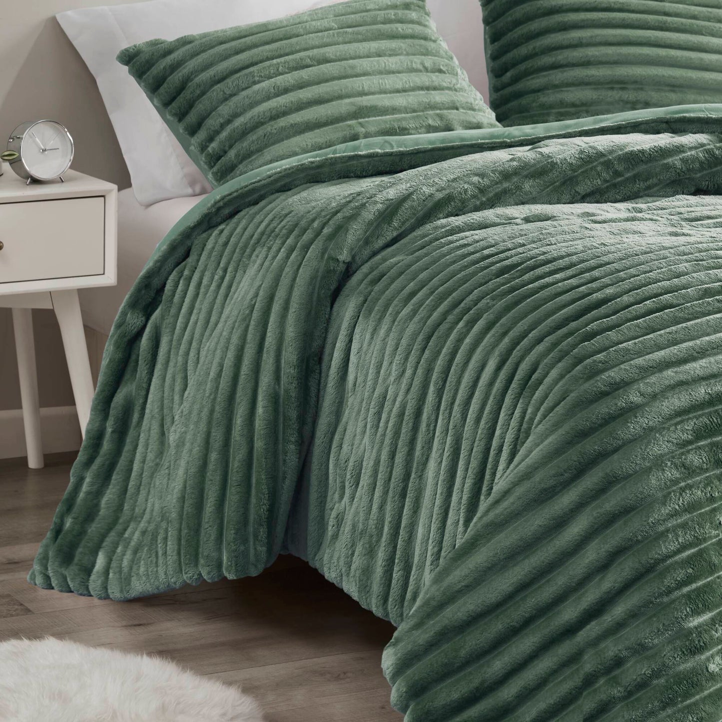 Intelligent Design 3 Piece Corded Plush Comforter Set