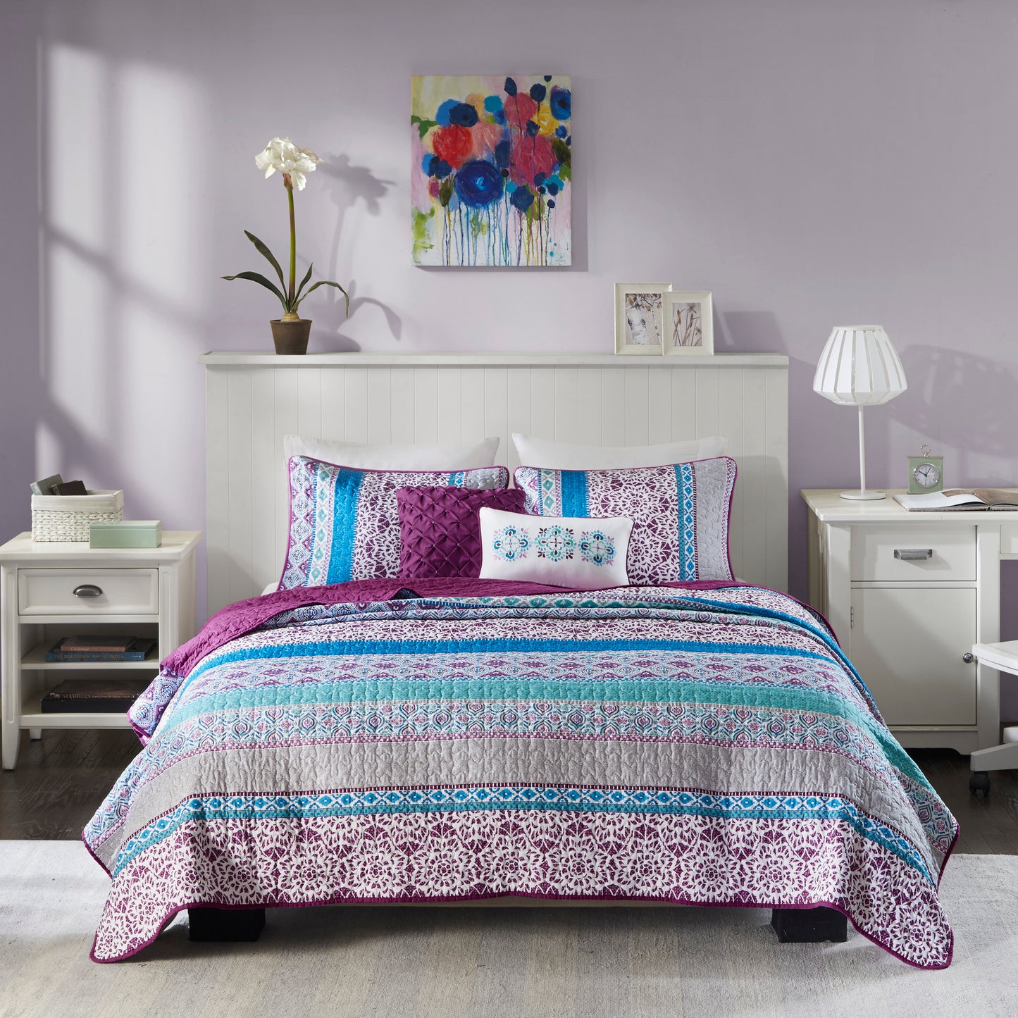 Intelligent Design Reversible Quilt Set with Throw Pillows