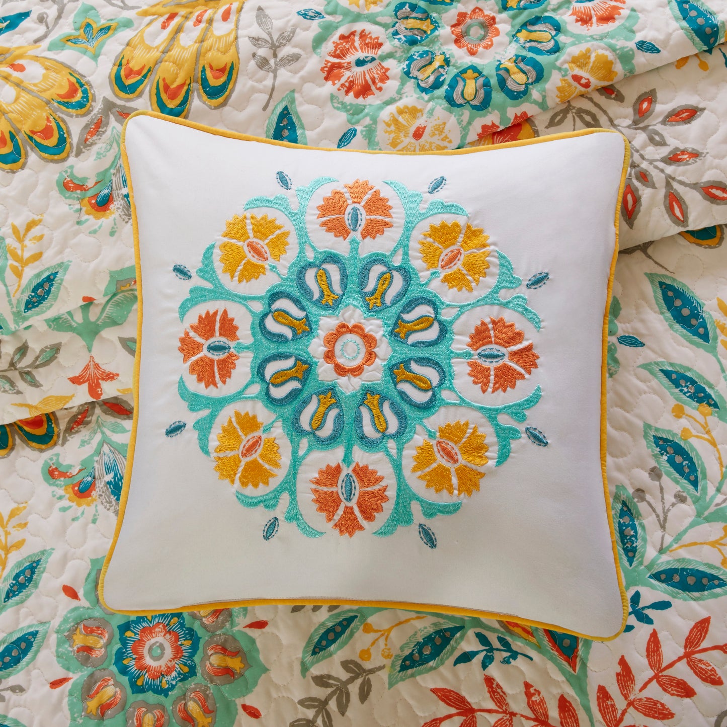 Intelligent Design Reversible Quilt Set with Throw Pillows