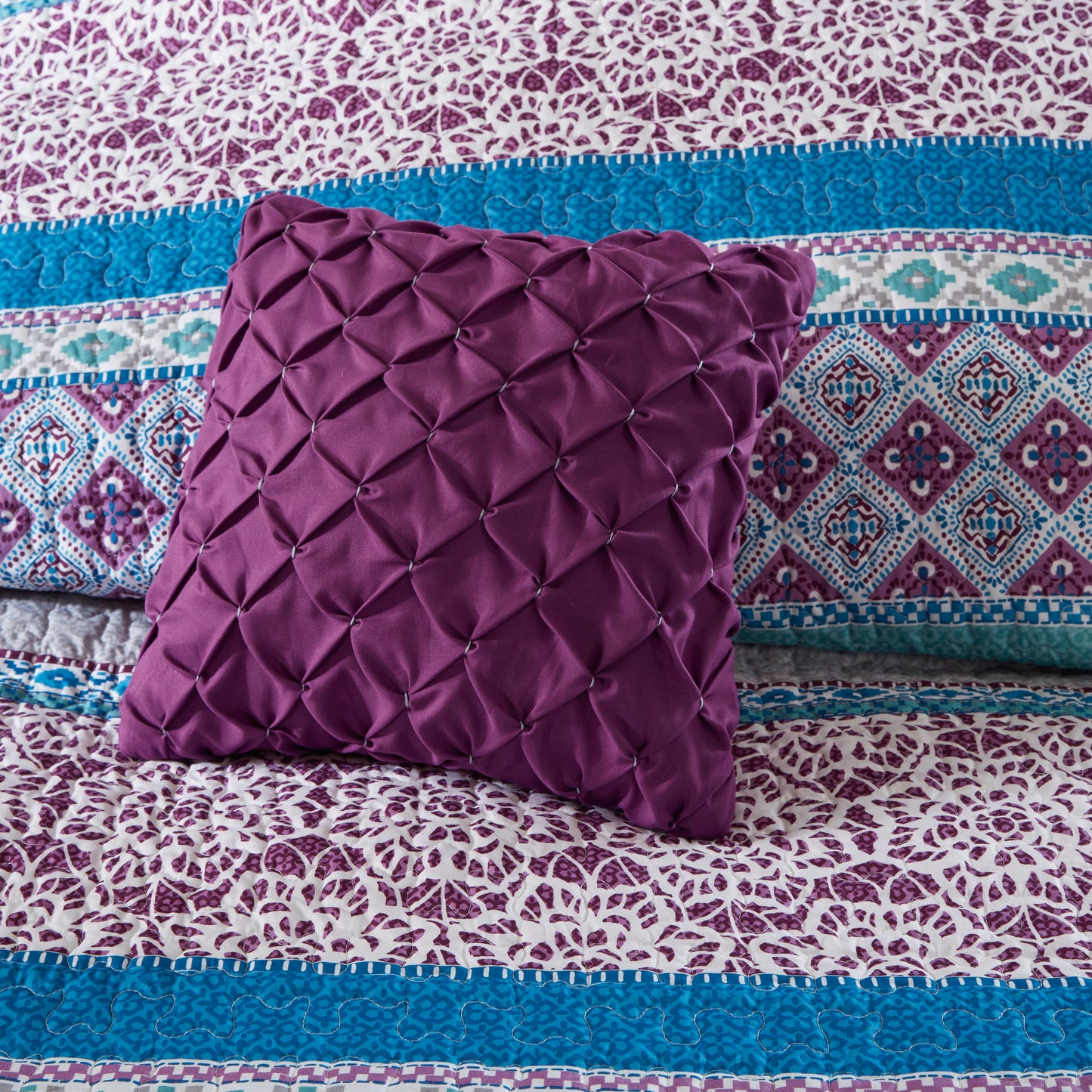 Intelligent Design Reversible Quilt Set with Throw Pillows