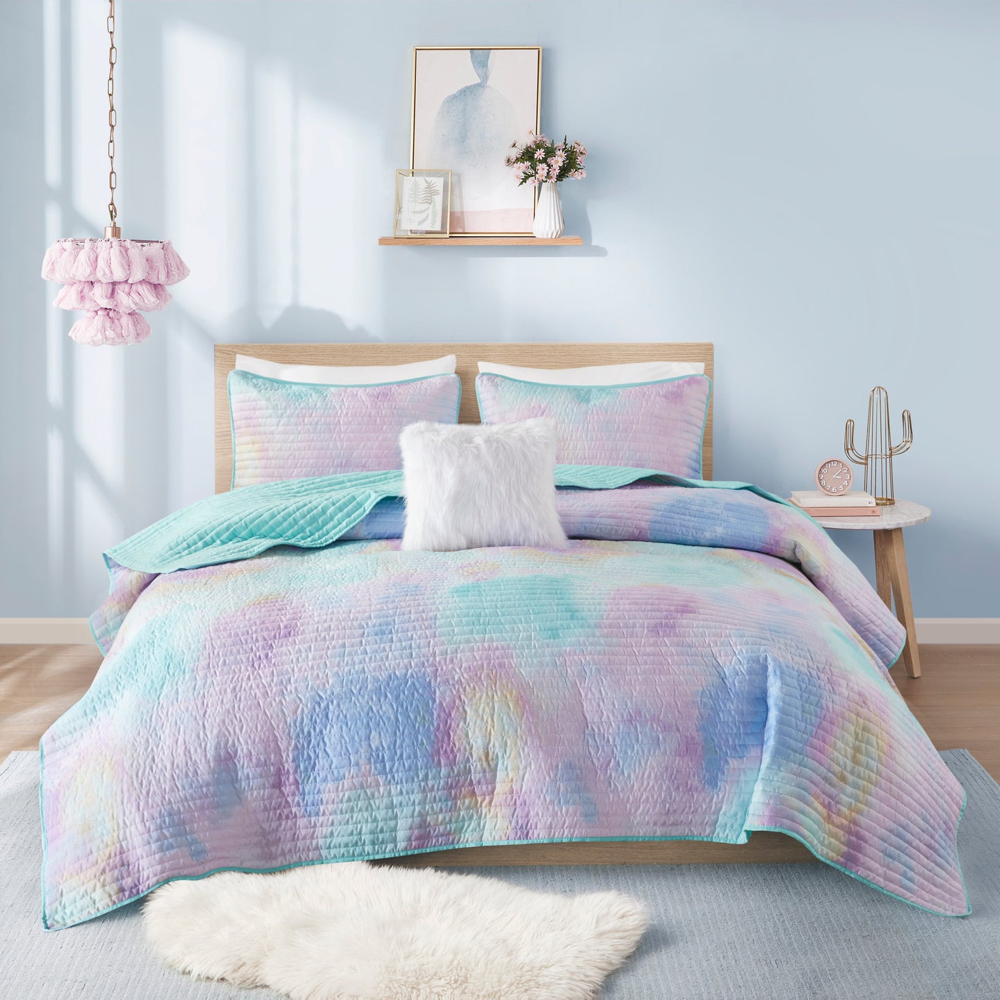 Intelligent Design Watercolor Tie Dye Printed Quilt Set with Throw Pillow