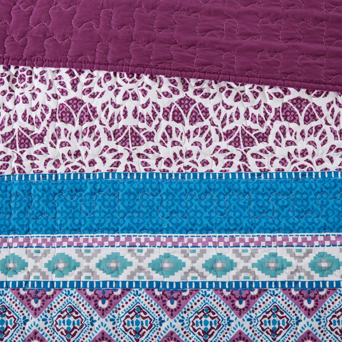 Intelligent Design Reversible Quilt Set with Throw Pillows