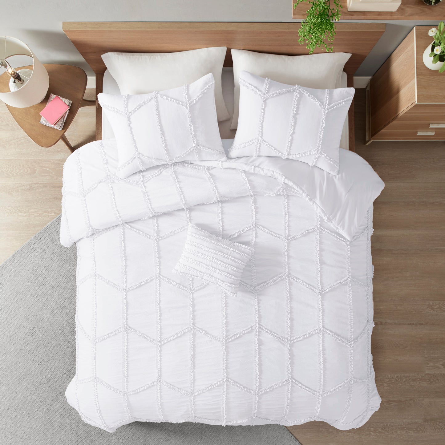 Jayla Ruffle Comforter Set