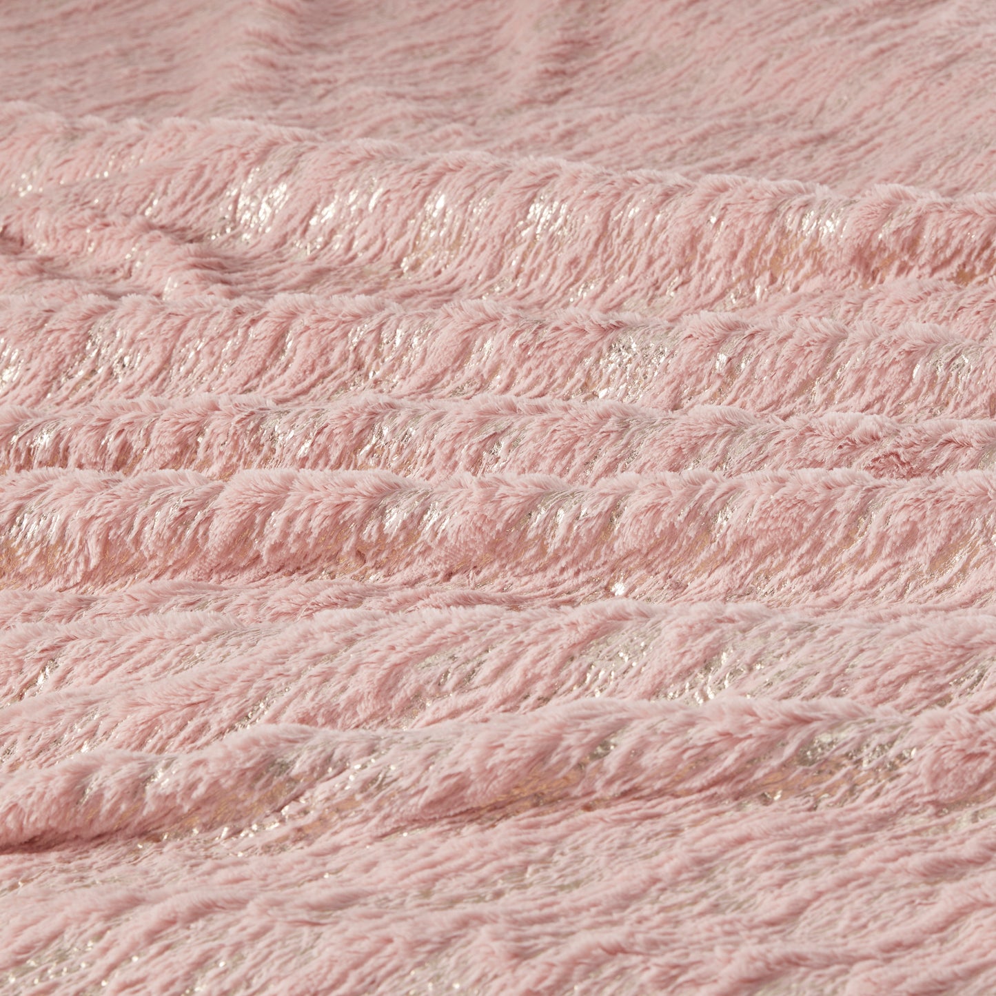 Intelligent Design Metallic Print Faux Fur Comforter Set