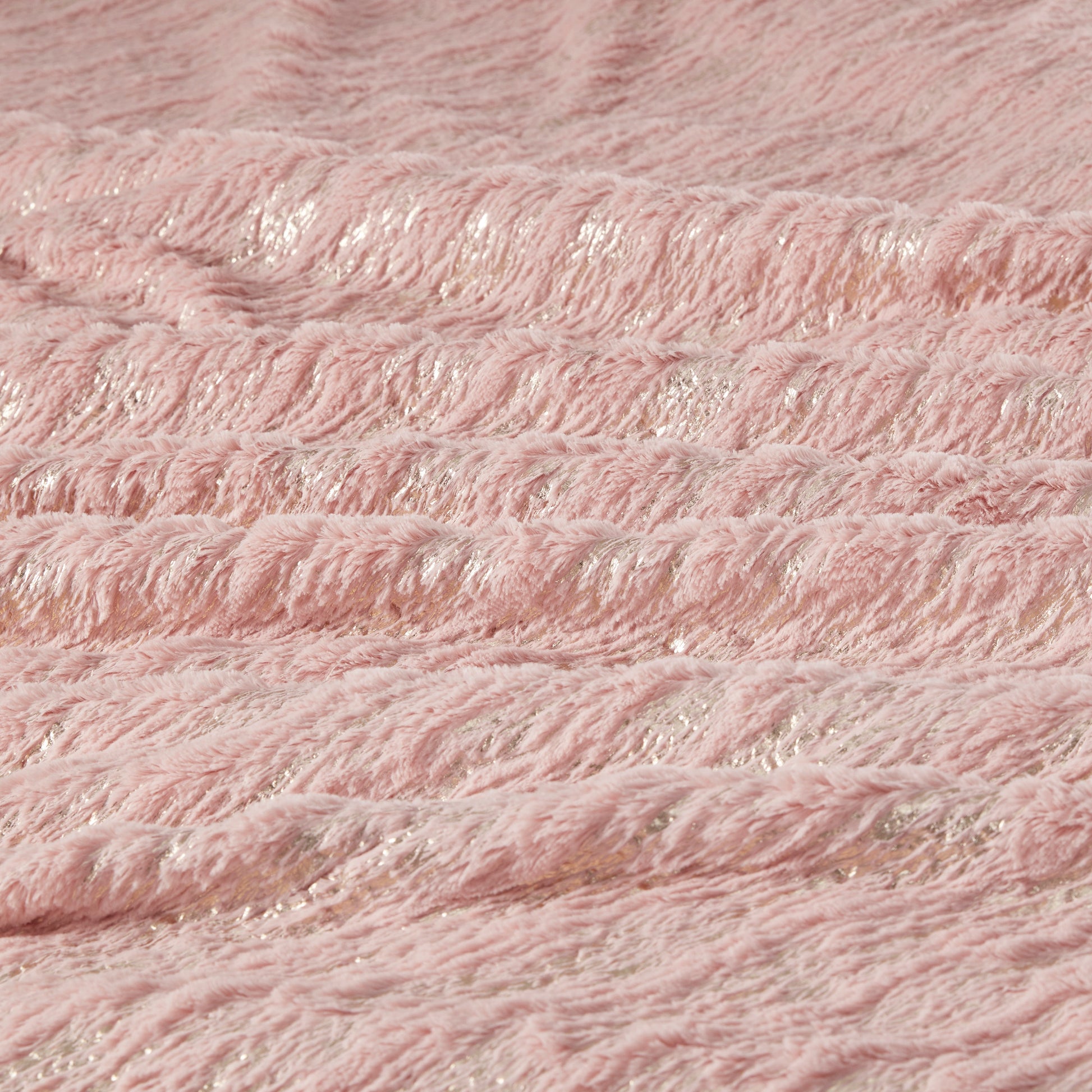 Intelligent Design Metallic Print Faux Fur Comforter Set