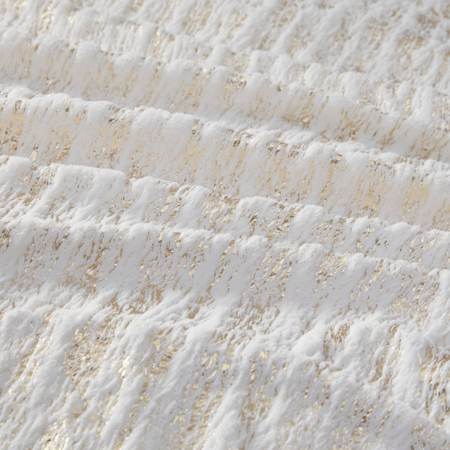 Intelligent Design Metallic Print Faux Fur Comforter Set