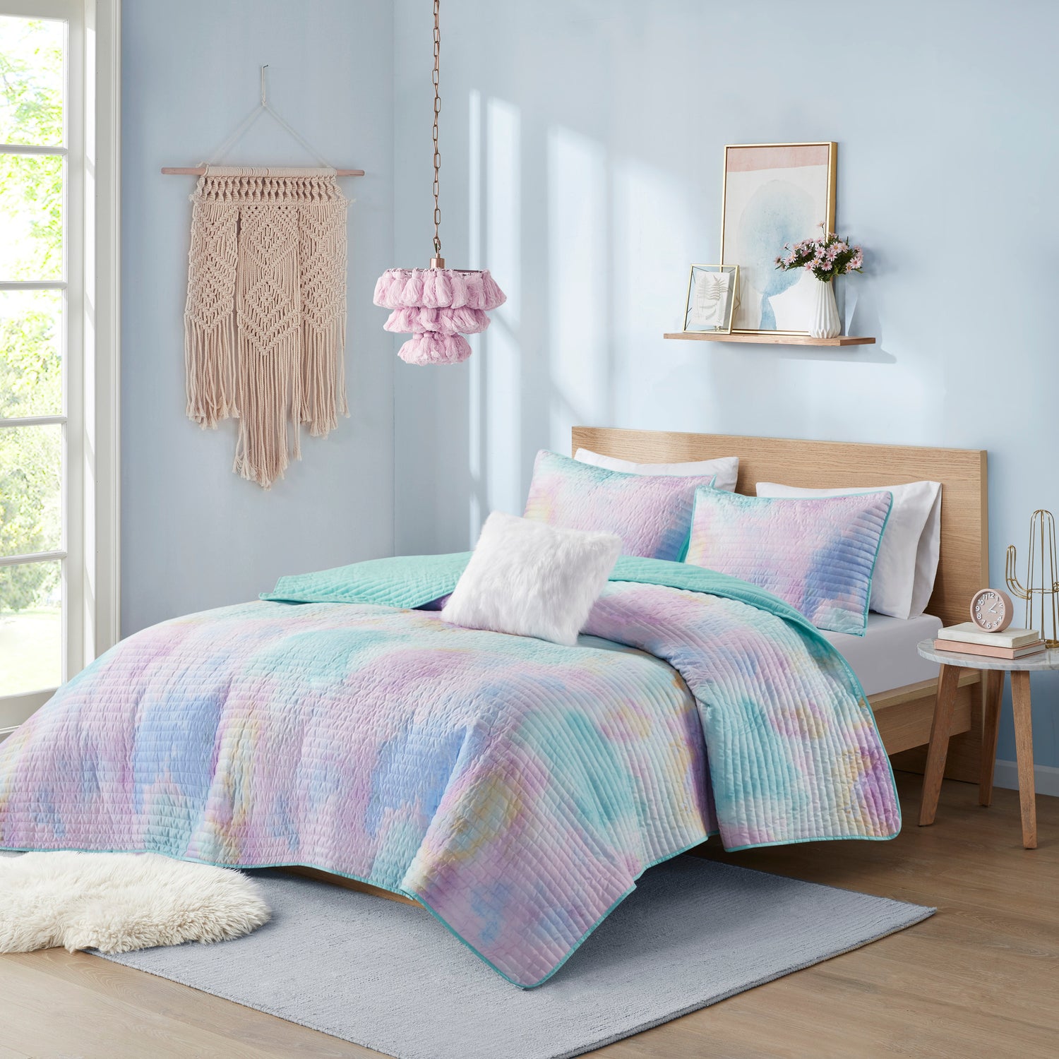 Intelligent Design Watercolor Tie Dye Printed Quilt Set with Throw Pillow