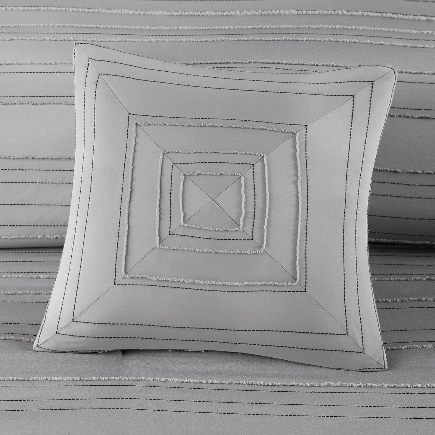 Intelligent Design Cationic Dyed Clip Jacquard Comforter Set with Throw Pillow