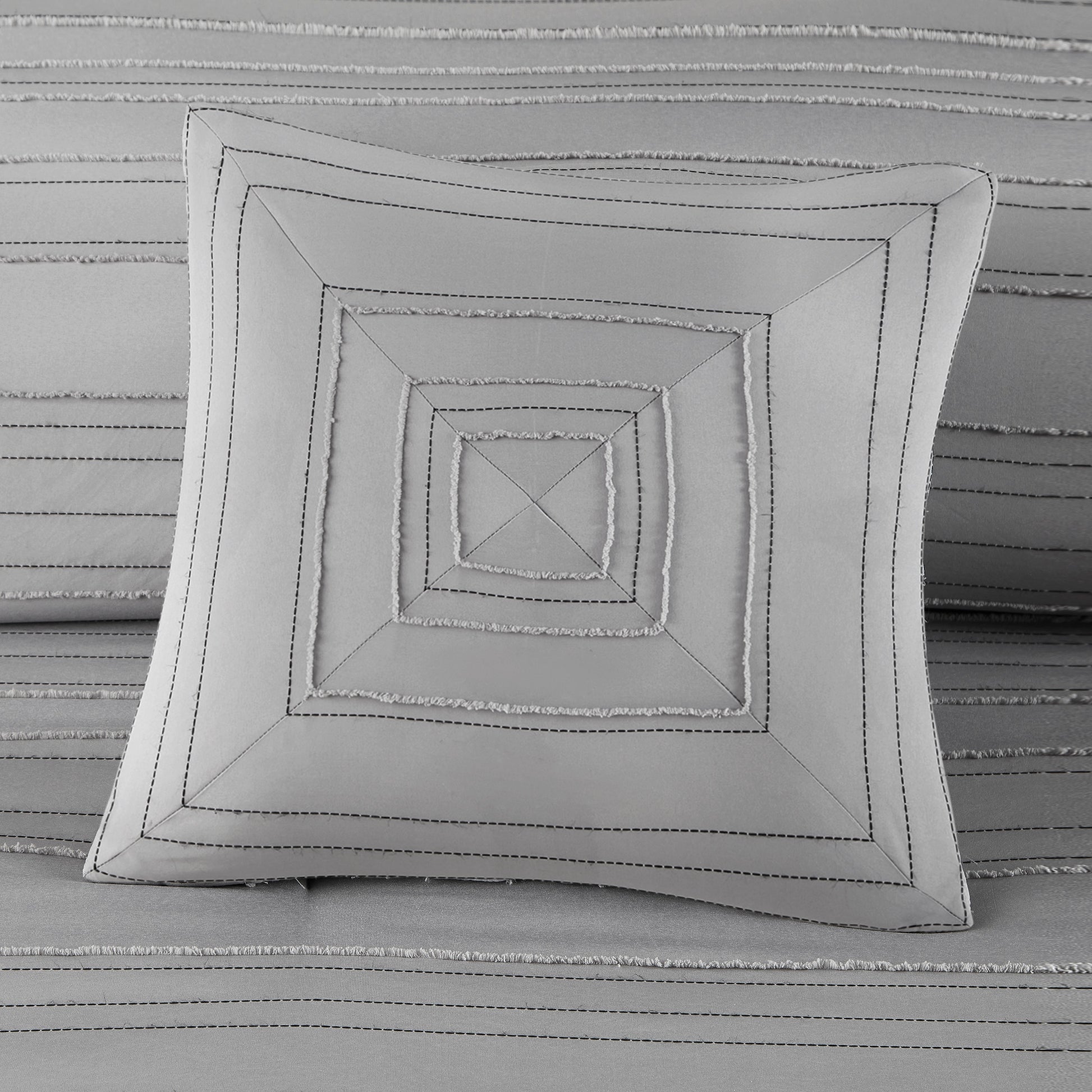 Intelligent Design Cationic Dyed Clip Jacquard Comforter Set with Throw Pillow