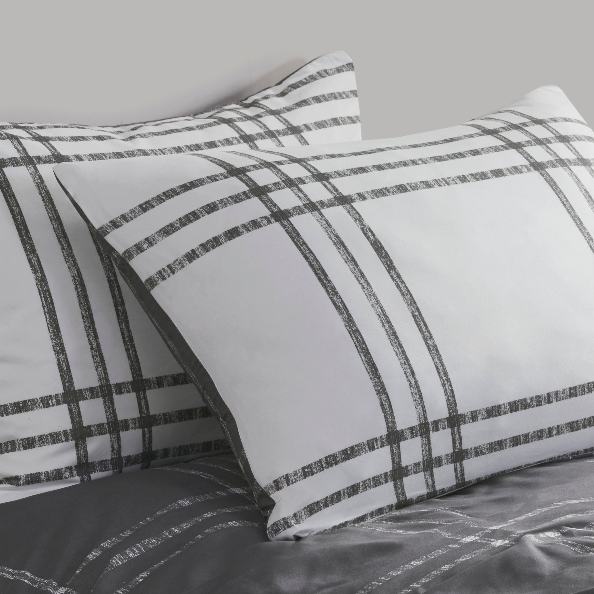 Intelligent Design Plaid Reversible Comforter Set