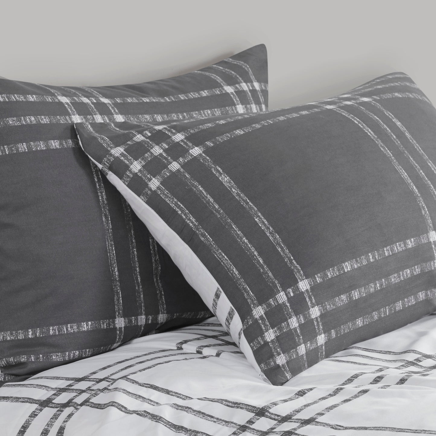 Intelligent Design Plaid Reversible Comforter Set