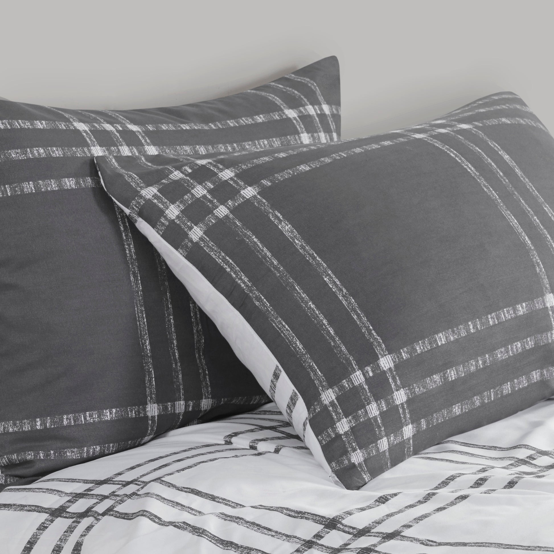 Intelligent Design Plaid Reversible Comforter Set