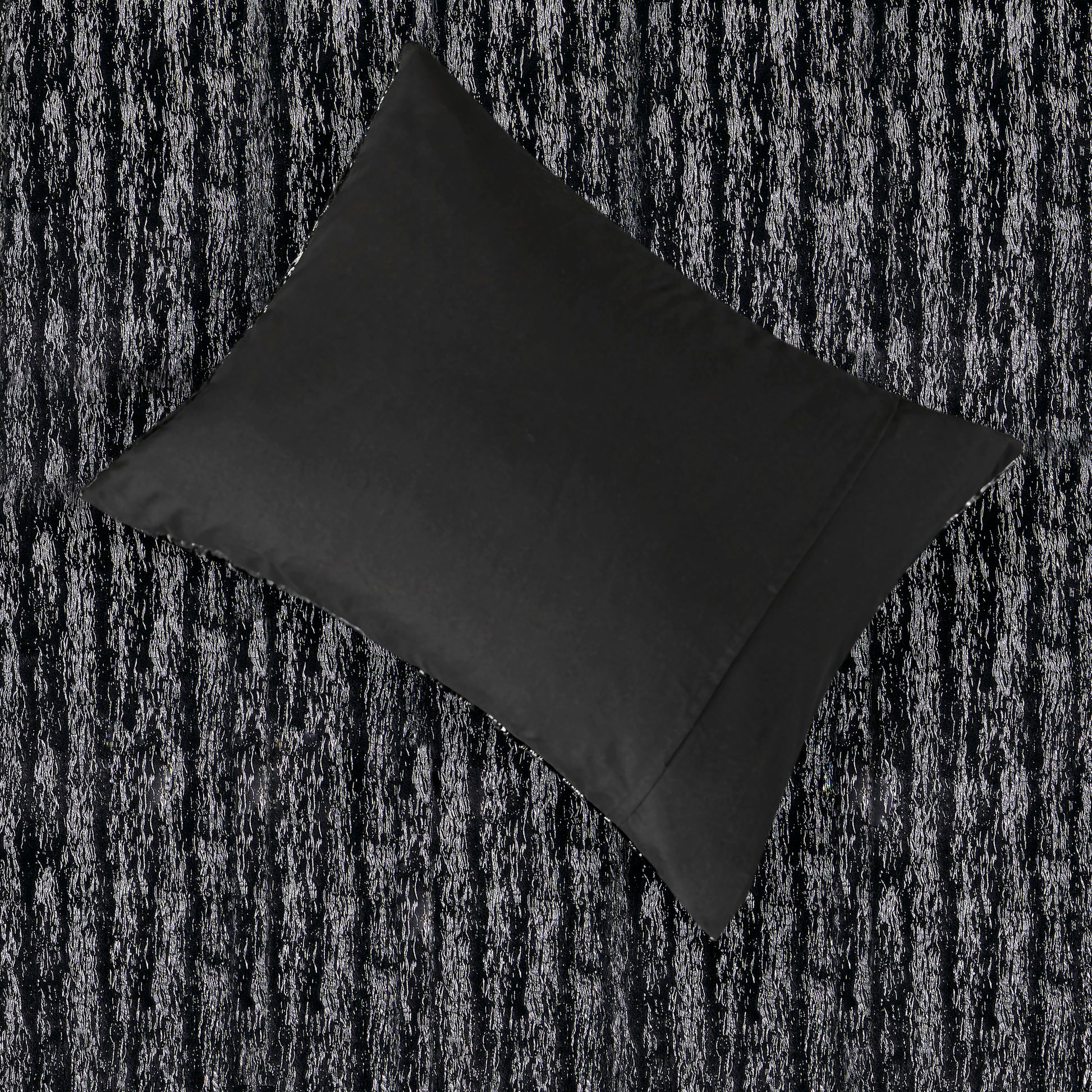 Intelligent Design Metallic Print Faux Fur Comforter Set