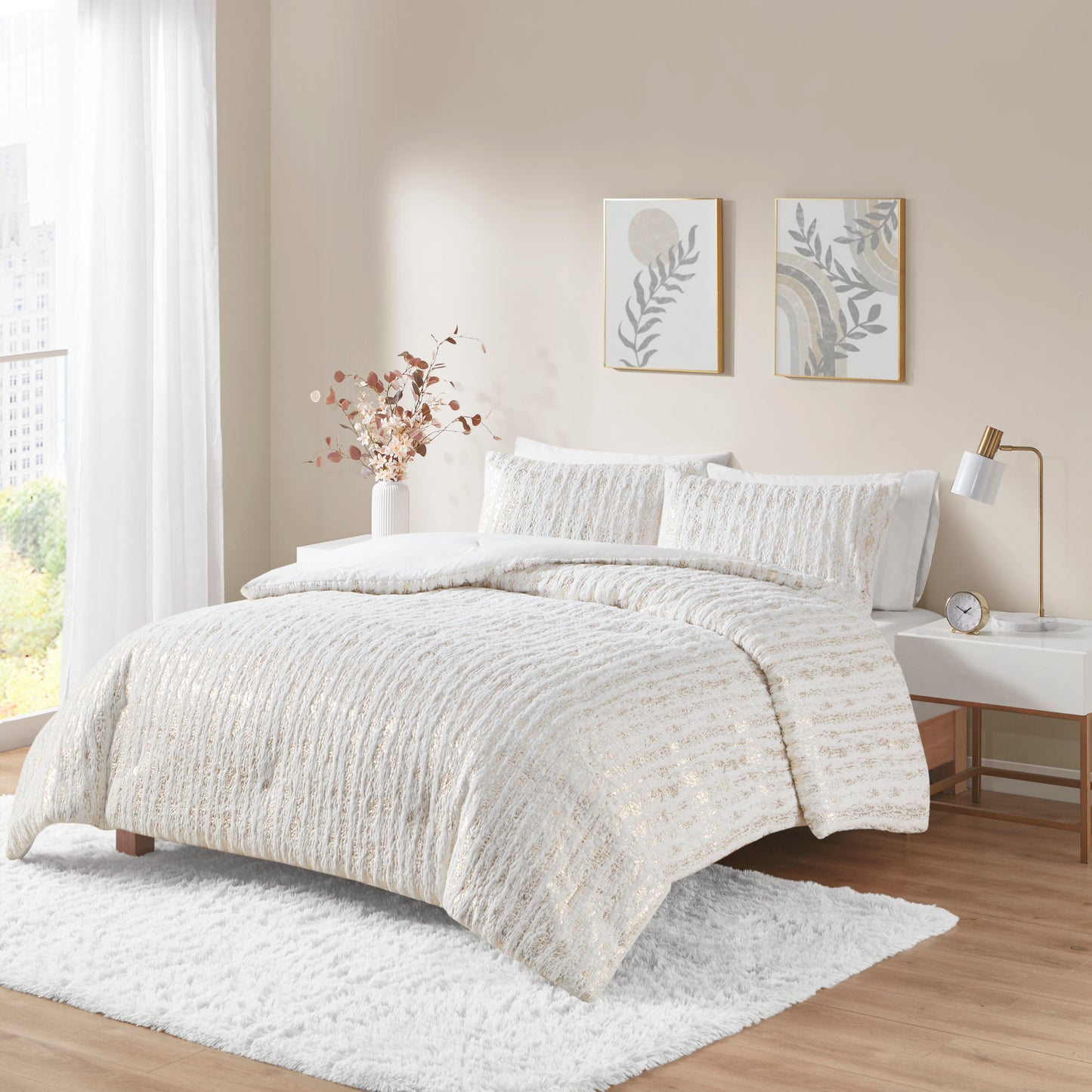 Intelligent Design Metallic Print Faux Fur Comforter Set