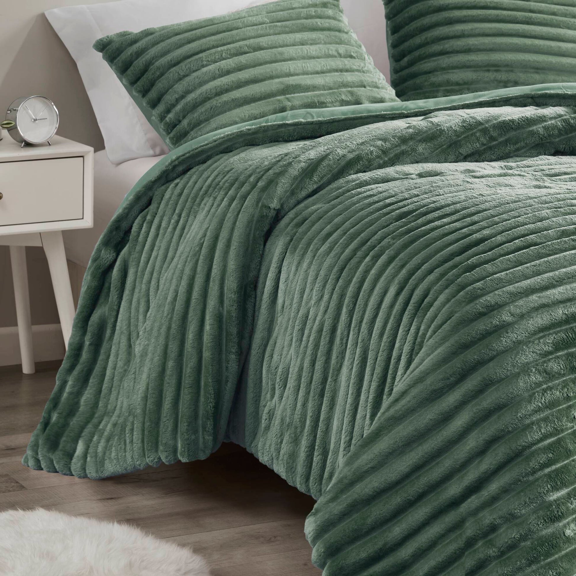 Intelligent Design 3 Piece Corded Plush Comforter Set