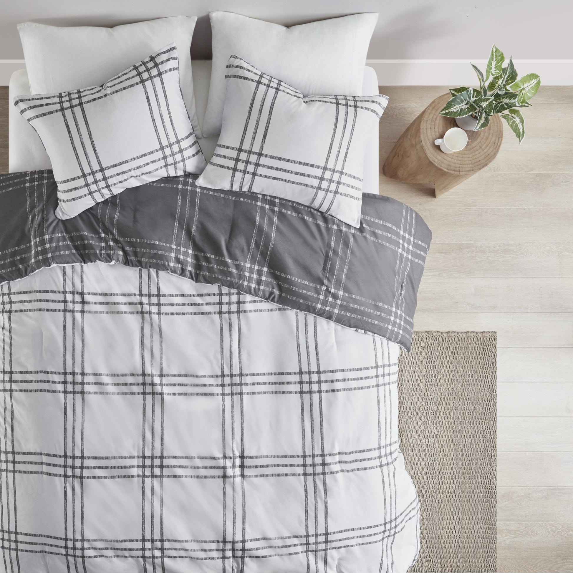 Intelligent Design Plaid Reversible Comforter Set