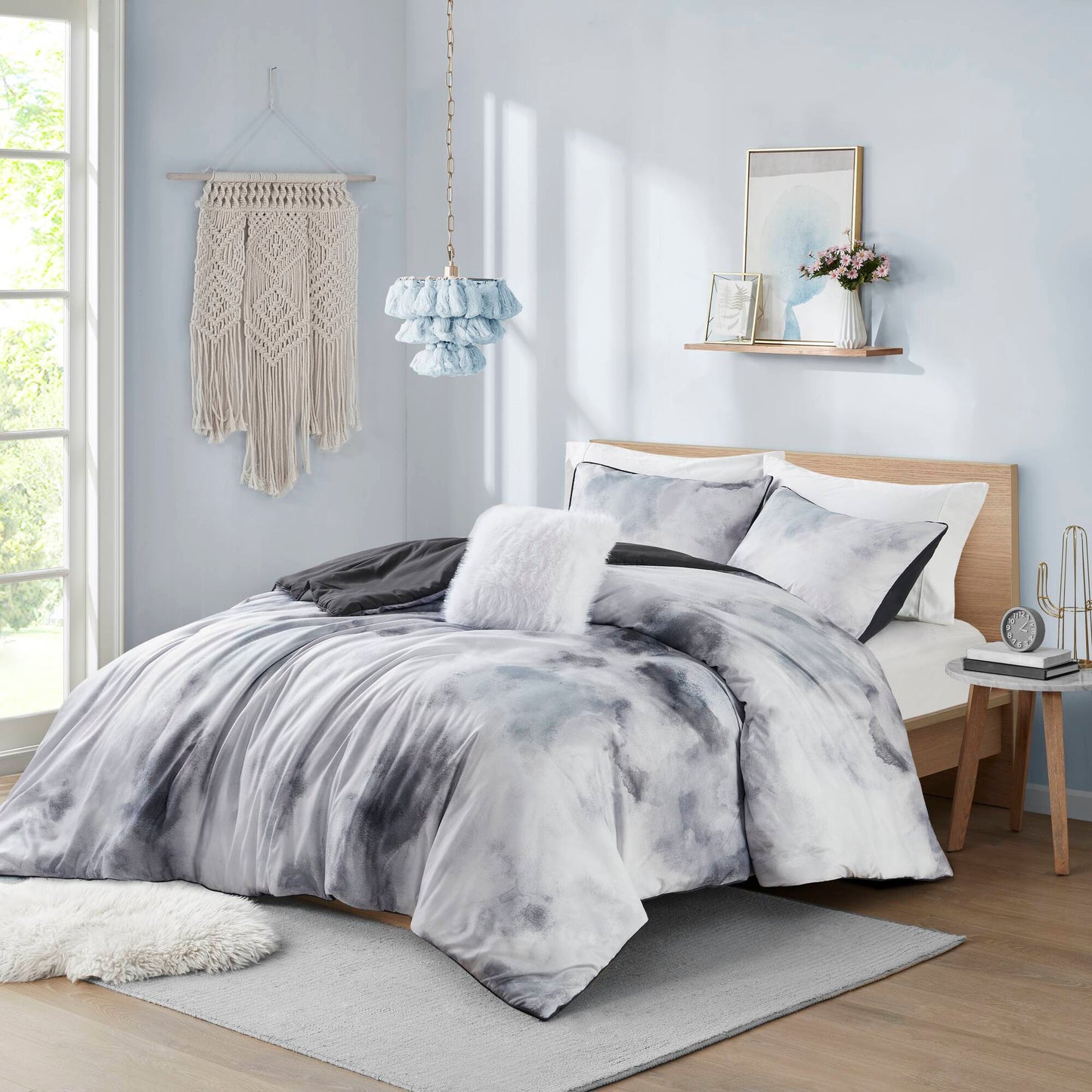 Intelligent Design Watercolor Tie Dye Printed Duvet Cover Set with Throw Pillow