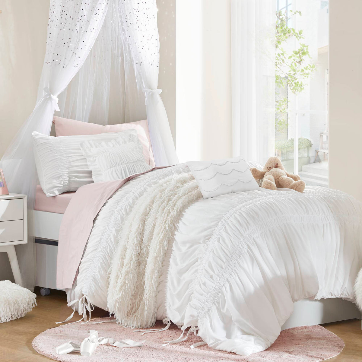 Ivy Sweet Ruched Design 4-Piece Comforter Set