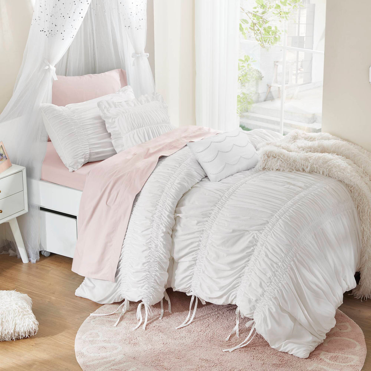 Ivy Sweet Ruched Design 4-Piece Comforter Set