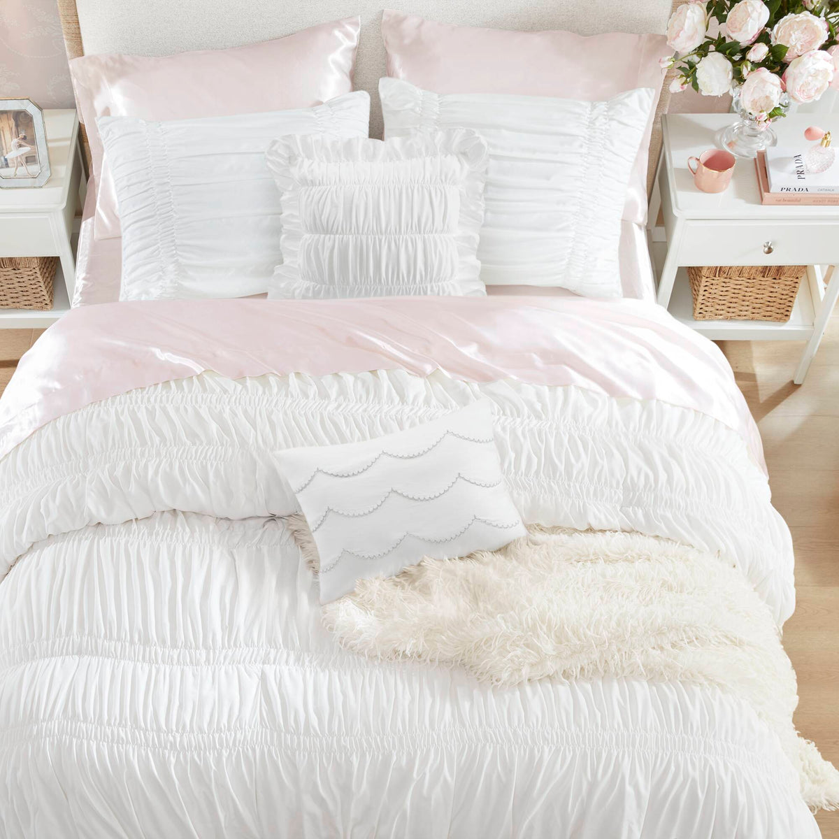 Ivy Sweet Ruched Design 4-Piece Comforter Set