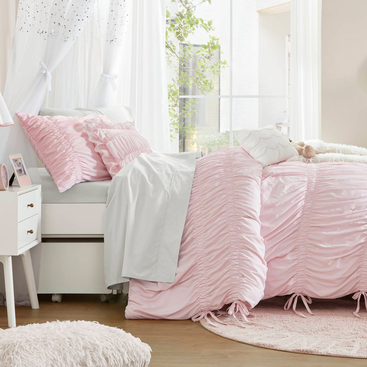 Ivy Sweet Ruched Design 4-Piece Comforter Set