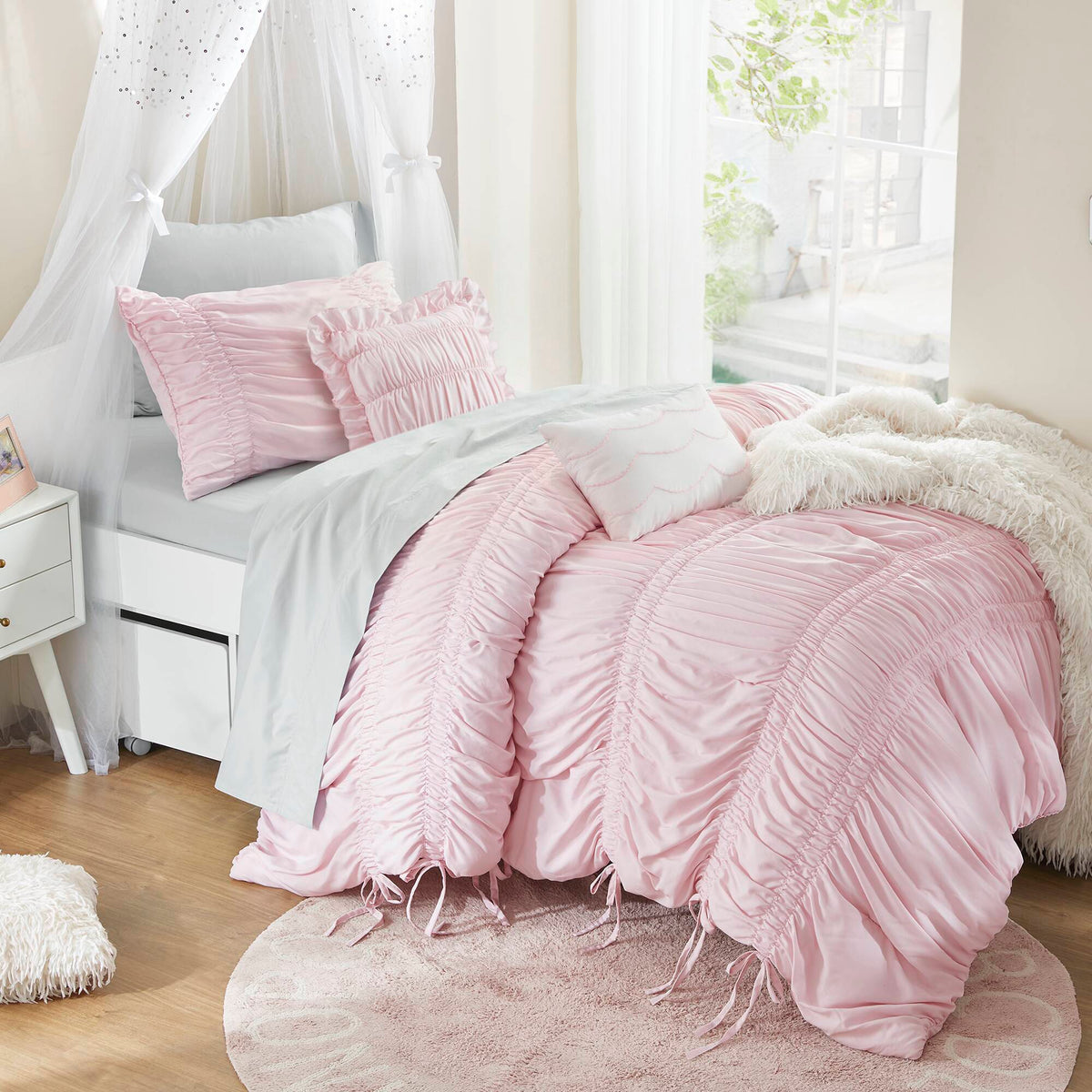 Ivy Sweet Ruched Design 4-Piece Comforter Set