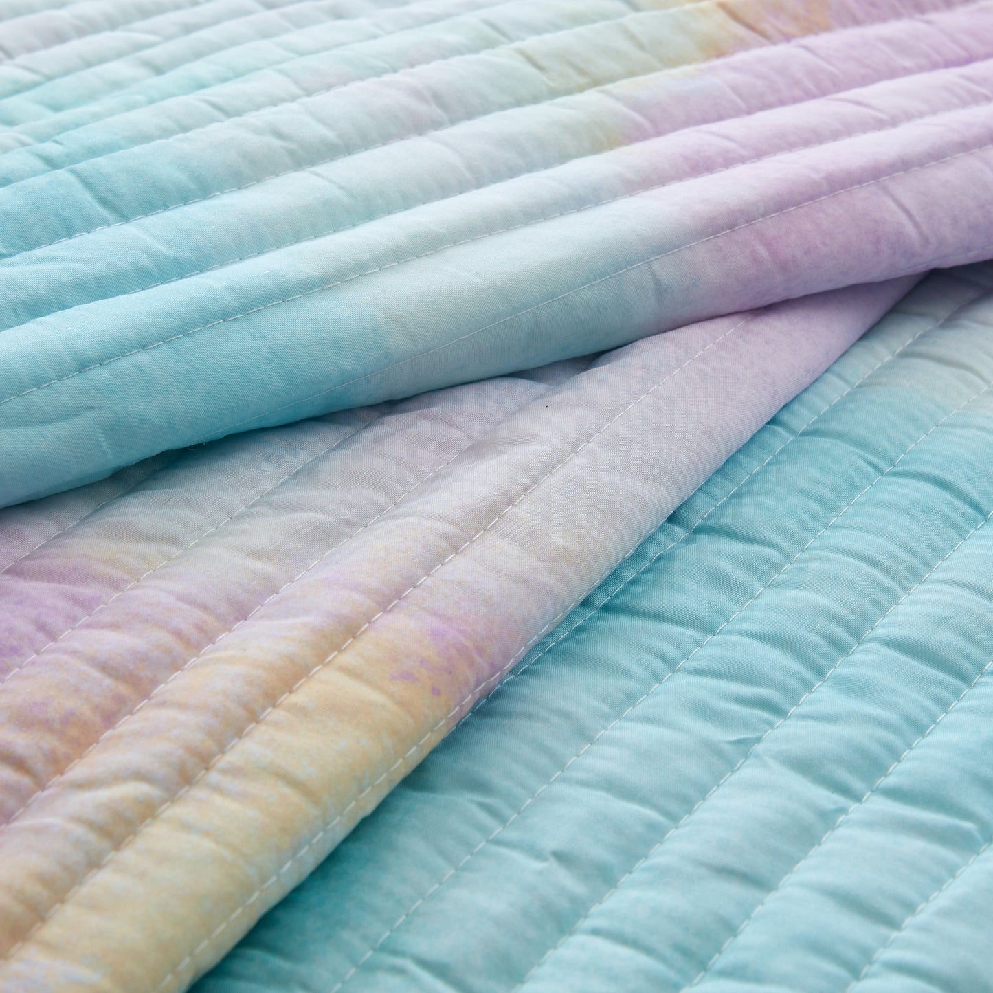 Cassiopeia Watercolor Tie Dye Printed Quilt Set with Throw Pillow