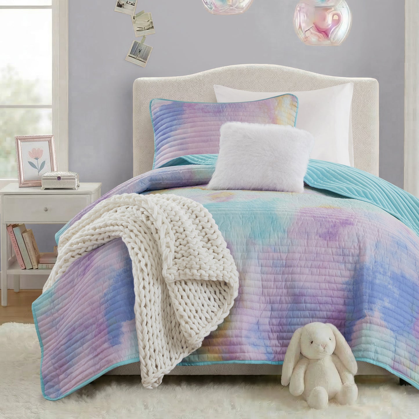 Cassiopeia Watercolor Tie Dye Printed Quilt Set with Throw Pillow