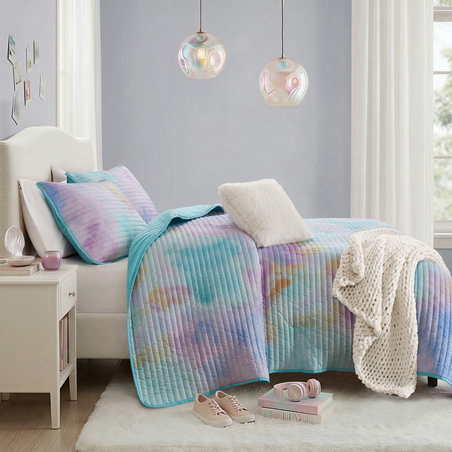 Cassiopeia Watercolor Tie Dye Printed Quilt Set with Throw Pillow