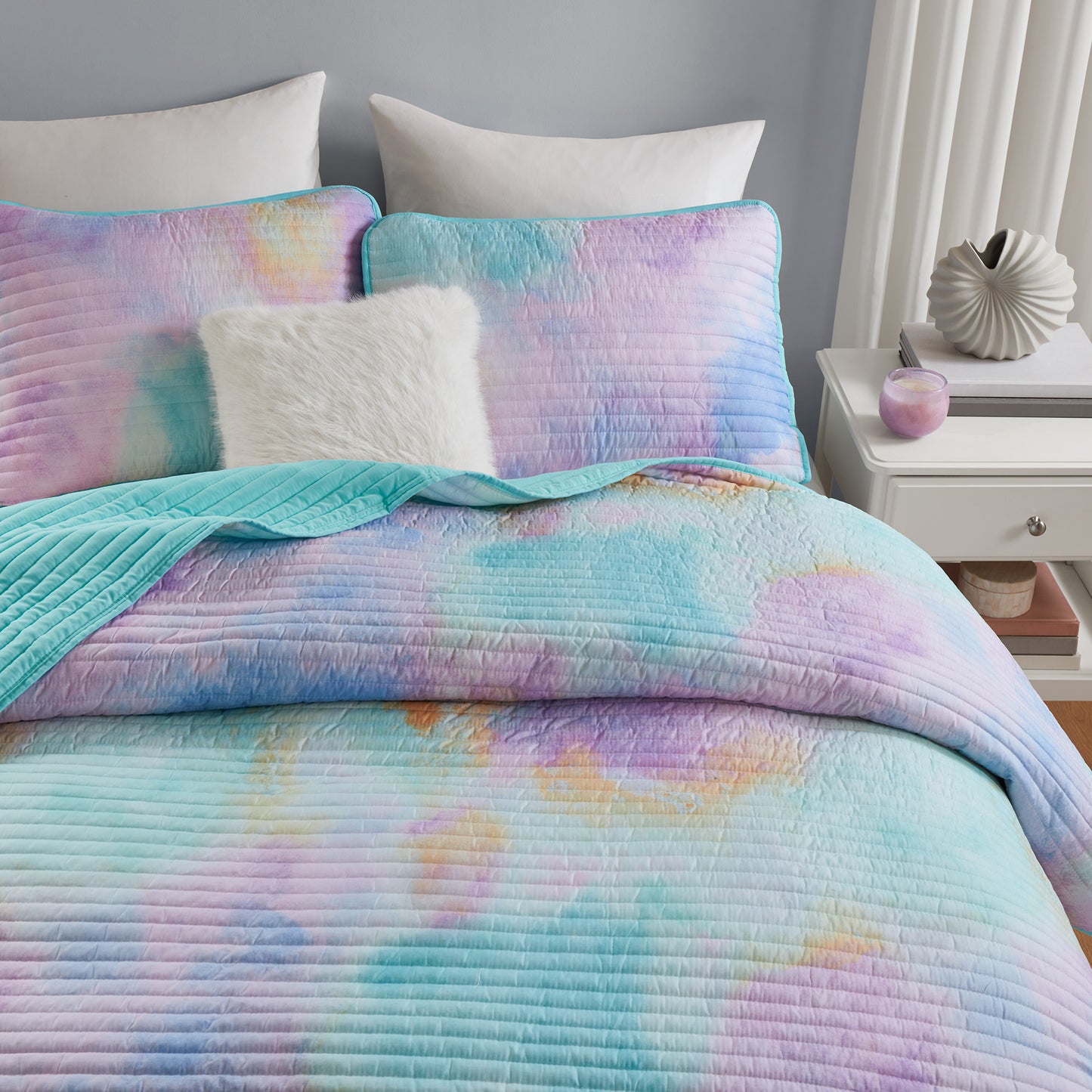 Cassiopeia Watercolor Tie Dye Printed Quilt Set with Throw Pillow