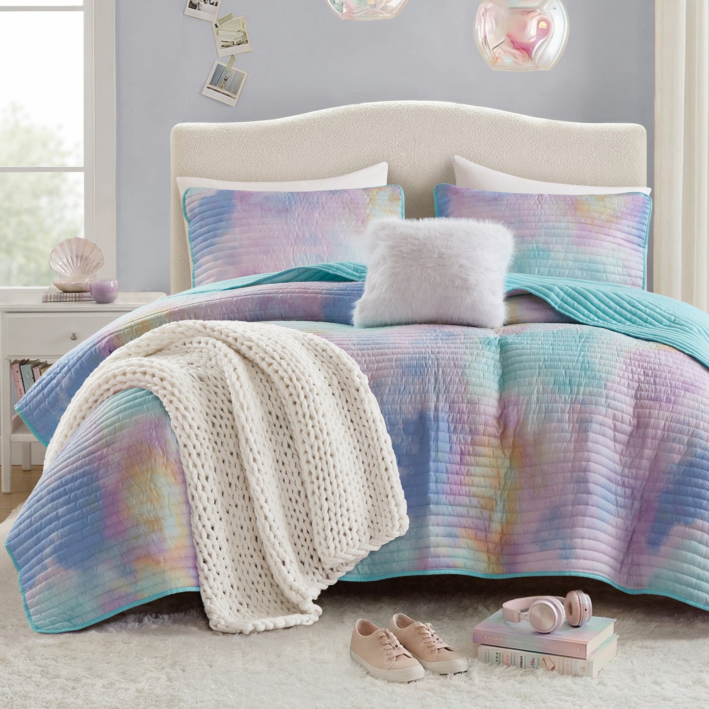 Cassiopeia Watercolor Tie Dye Printed Quilt Set with Throw Pillow