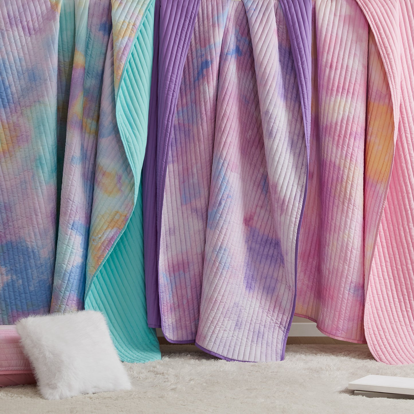 Cassiopeia Watercolor Tie Dye Printed Quilt Set with Throw Pillow