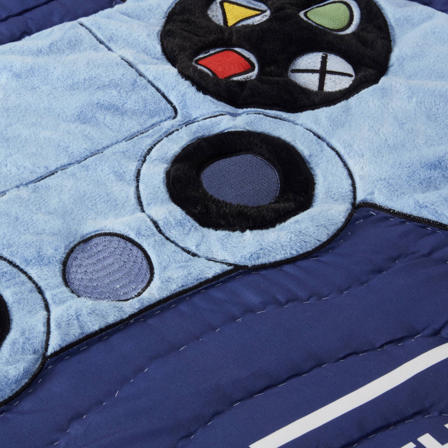 Game Controller 3D Hand-stitched Quilt Set (with Game Controller Shaped Decorative Pillow)