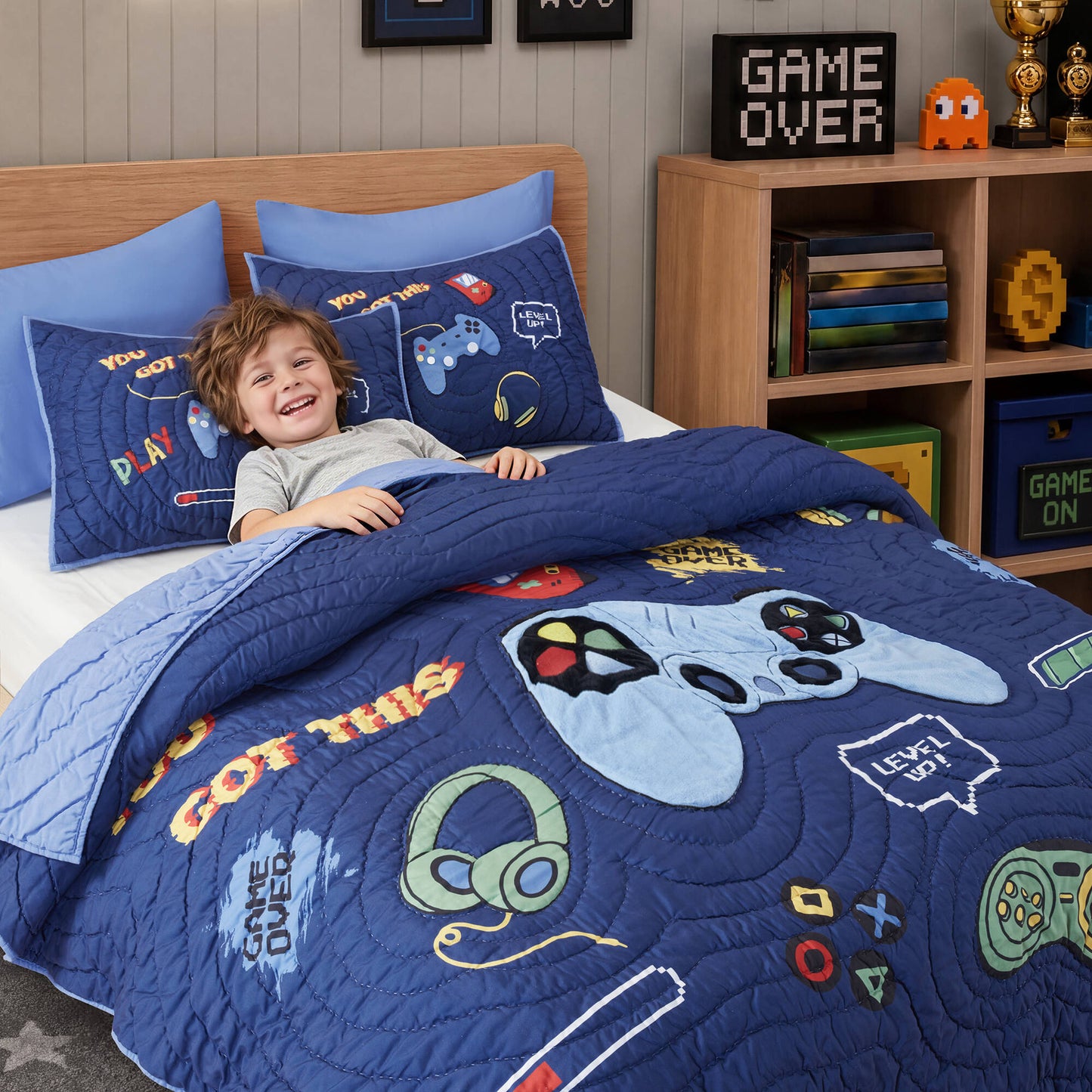 Game Controller 3D Hand-stitched Quilt Set (with Game Controller Shaped Decorative Pillow)