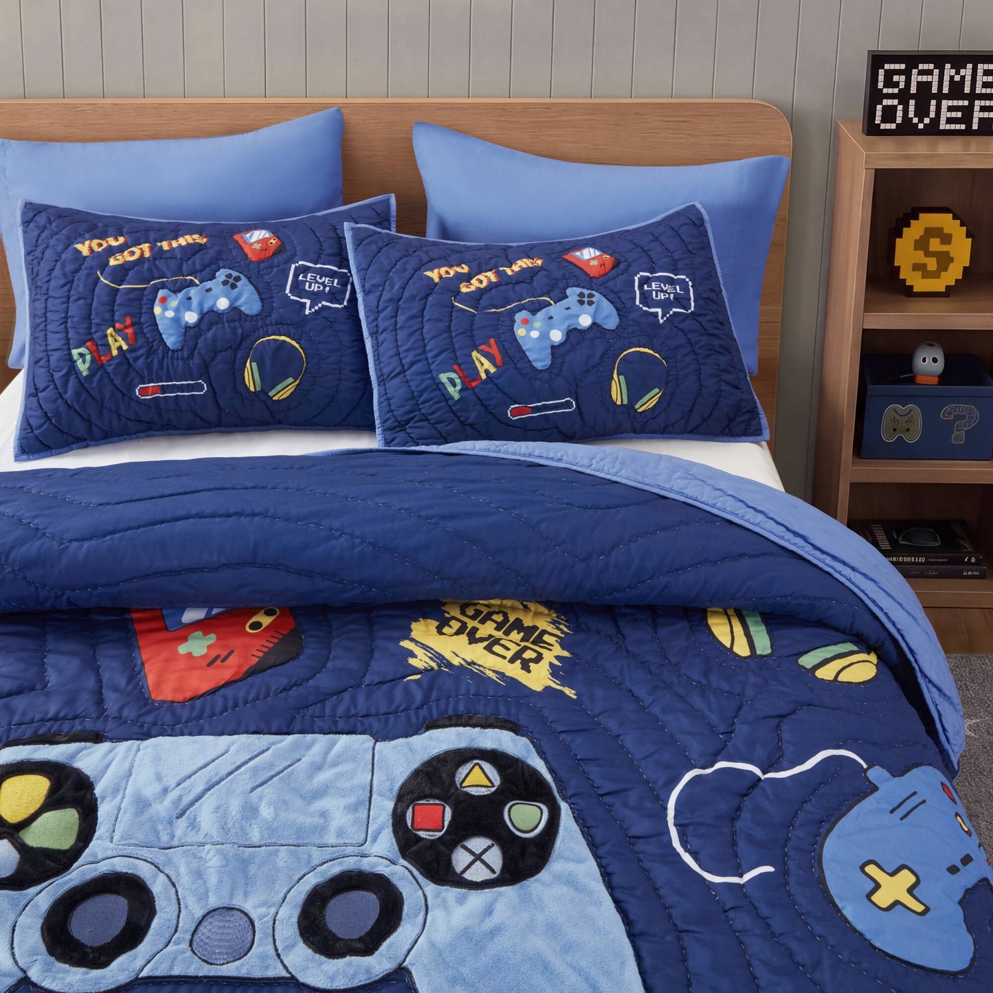 Game Controller 3D Hand-stitched Quilt Set (with Game Controller Shaped Decorative Pillow)