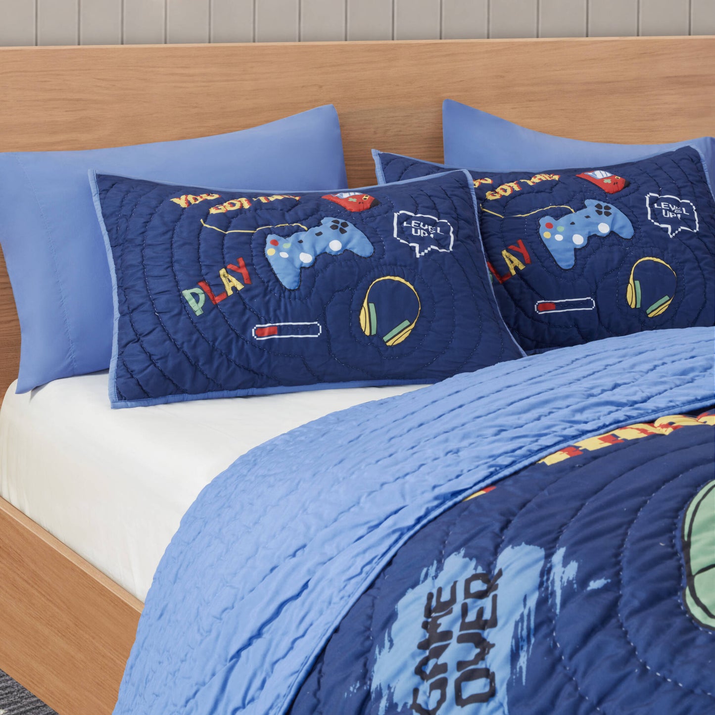 Game Controller 3D Hand-stitched Quilt Set (with Game Controller Shaped Decorative Pillow)