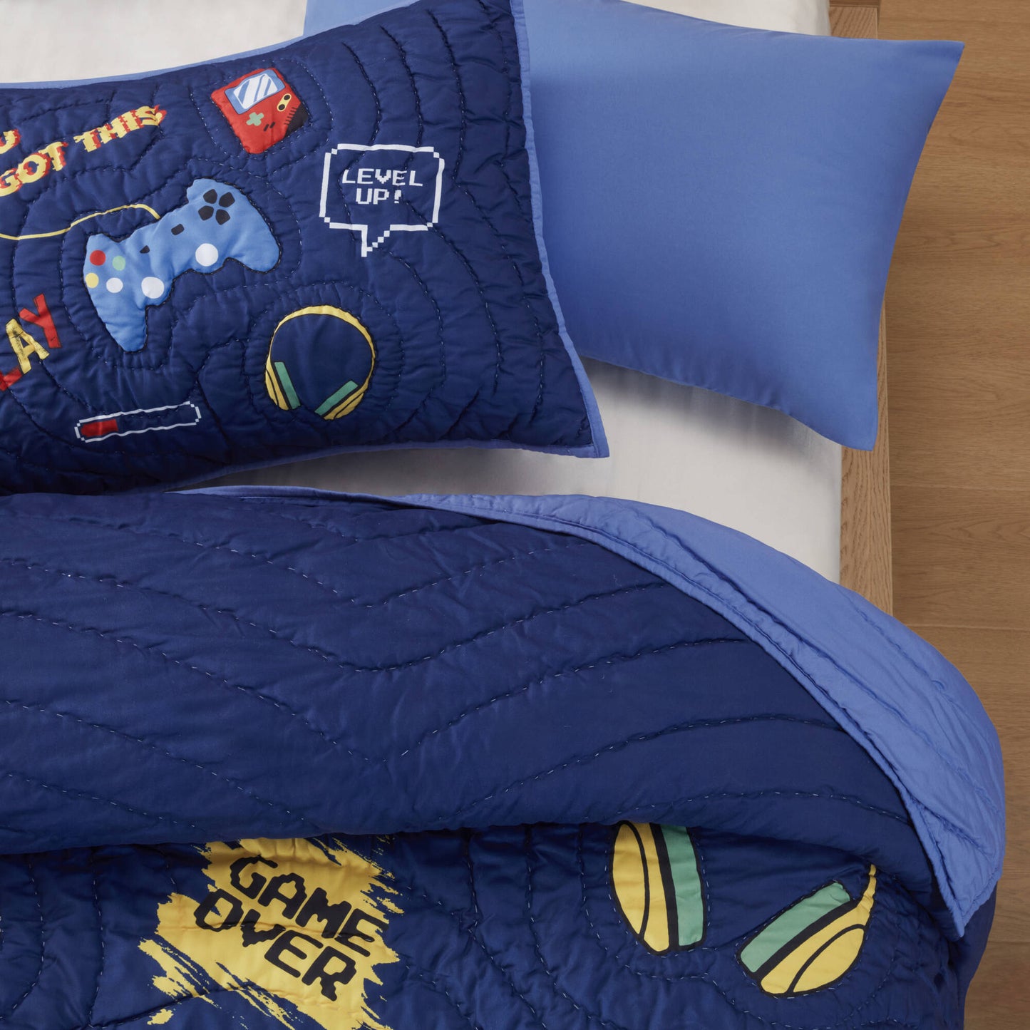 Game Controller 3D Hand-stitched Quilt Set (with Game Controller Shaped Decorative Pillow)