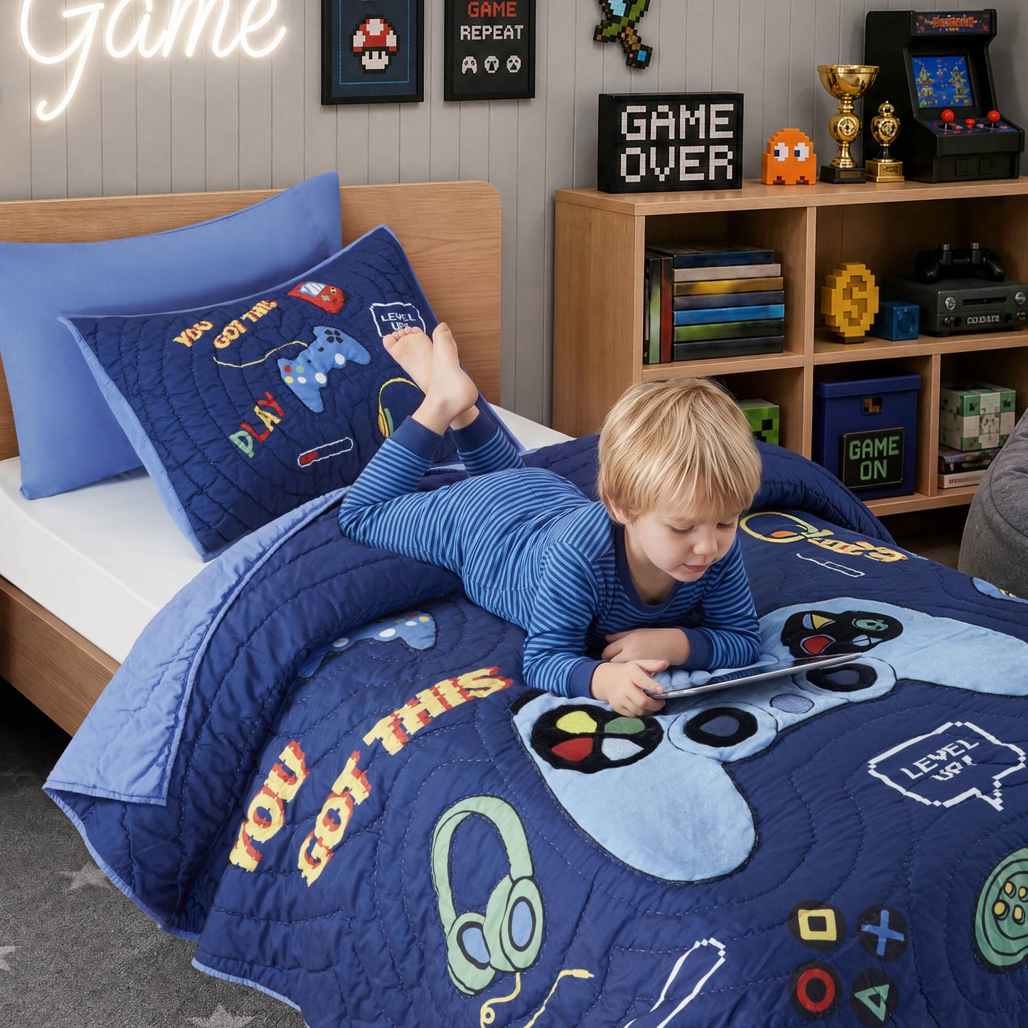 Game Controller 3D Hand-stitched Quilt Set (with Game Controller Shaped Decorative Pillow)