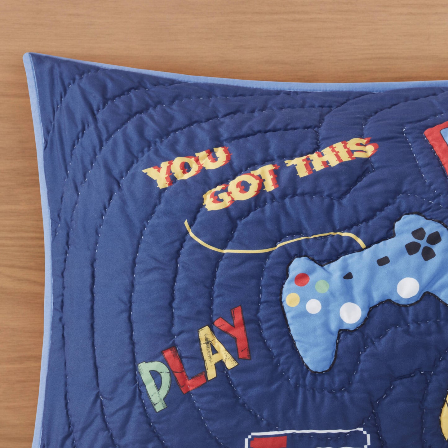 Game Controller 3D Hand-stitched Quilt Set (with Game Controller Shaped Decorative Pillow)