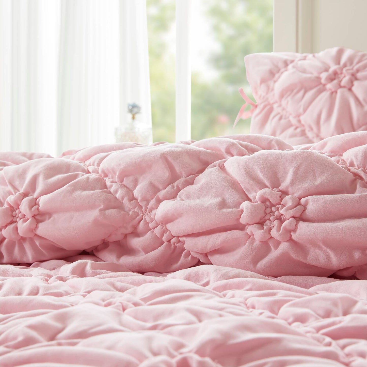 Lily Comforter Set