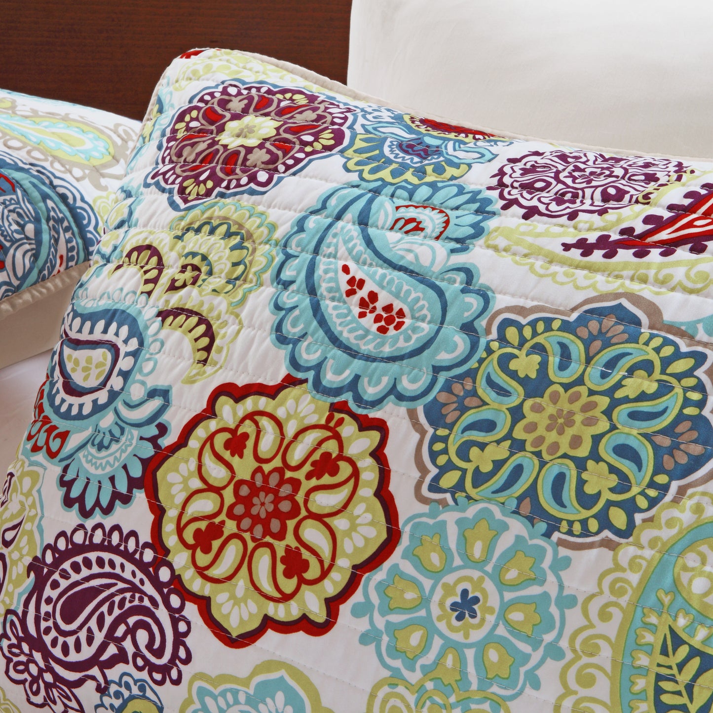 Tamil Reversible Paisley Quilt Set with Throw Pillow
