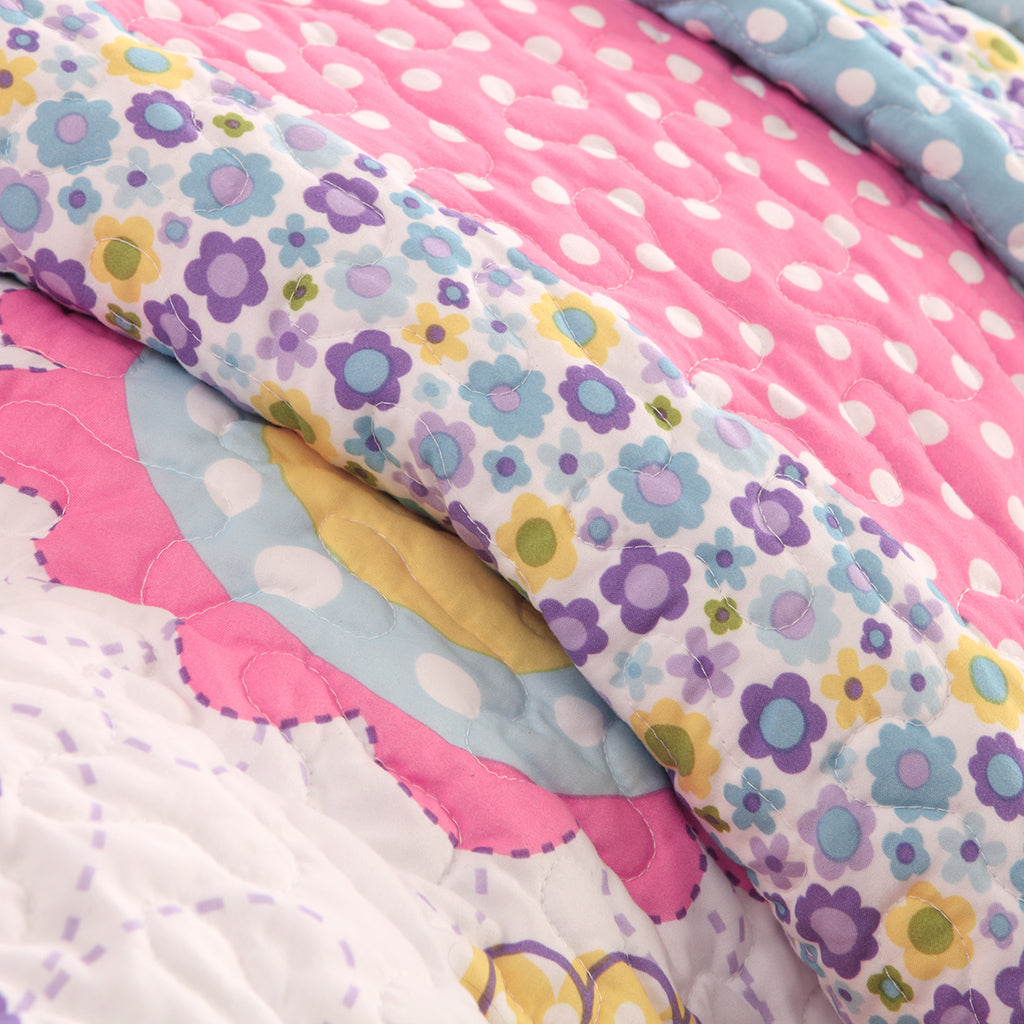 Crazy Daisy Reversible Quilt Set with Throw Pillow