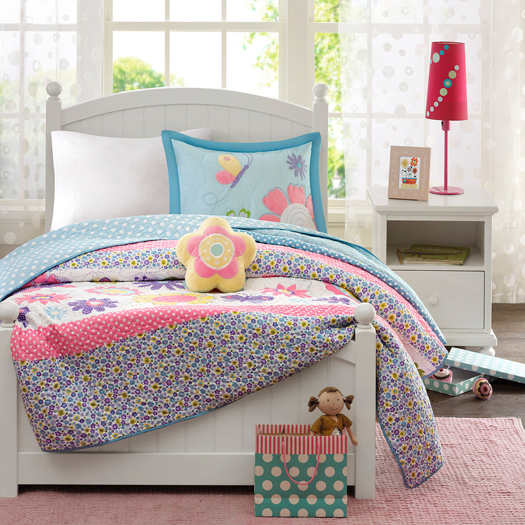 Crazy Daisy Reversible Quilt Set with Throw Pillow