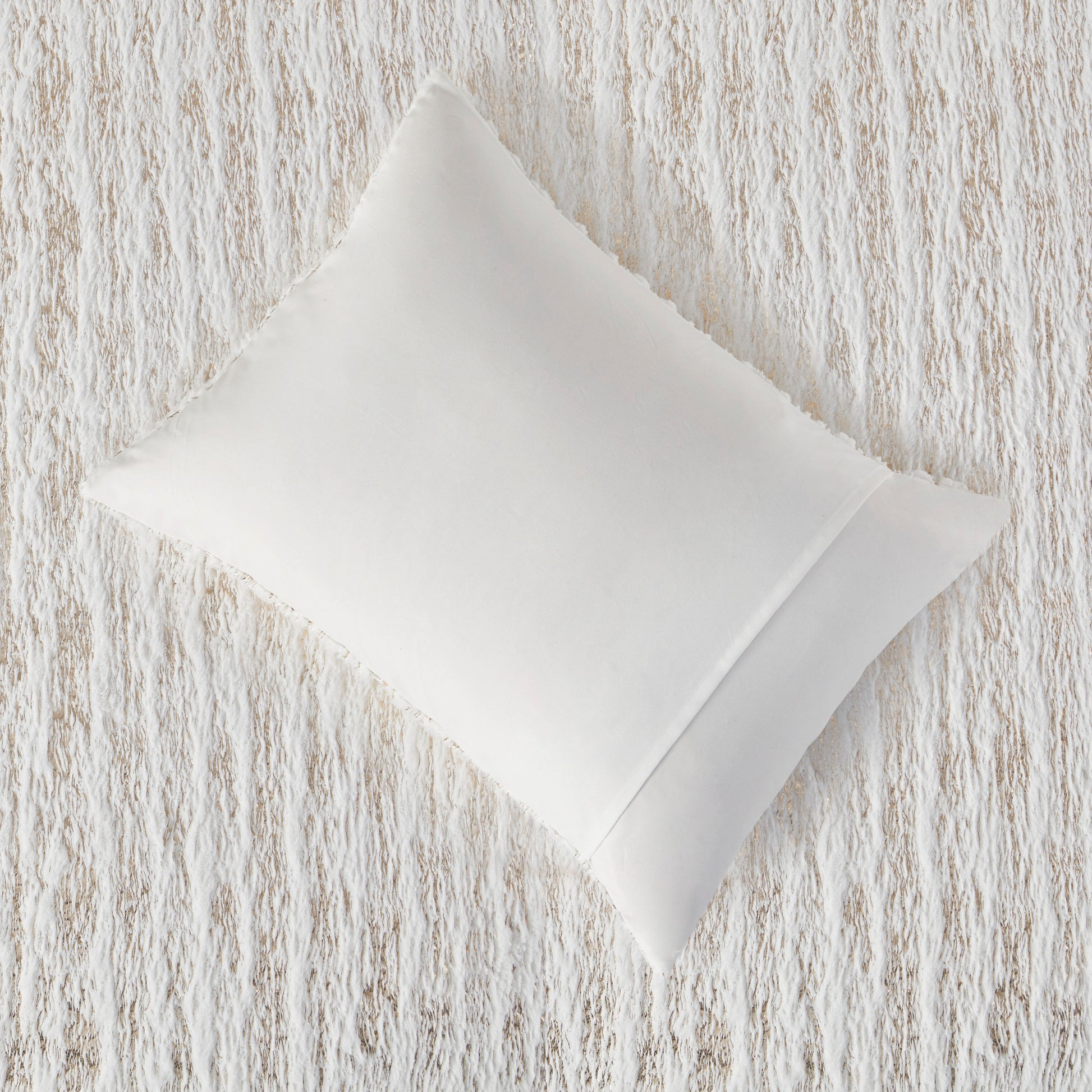 Intelligent Design Metallic Print Faux Fur Comforter Set