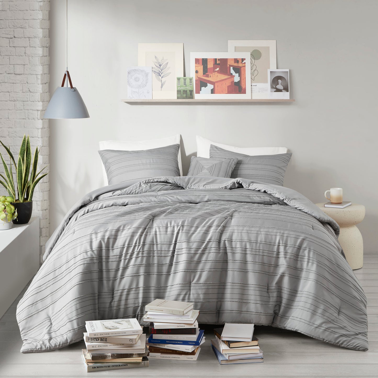 Intelligent Design Cationic Dyed Clip Jacquard Comforter Set with Throw Pillow