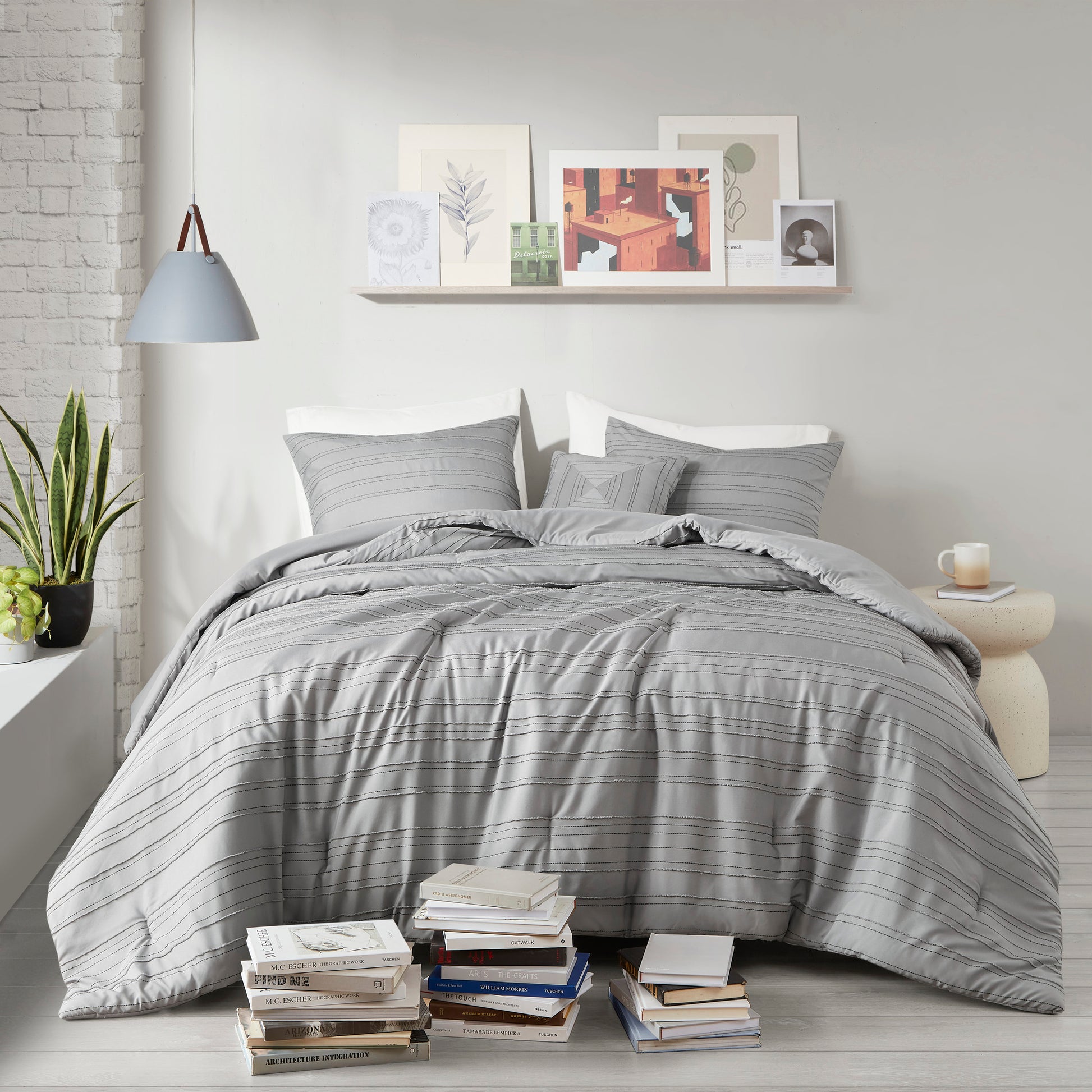 Intelligent Design Cationic Dyed Clip Jacquard Comforter Set with Throw Pillow
